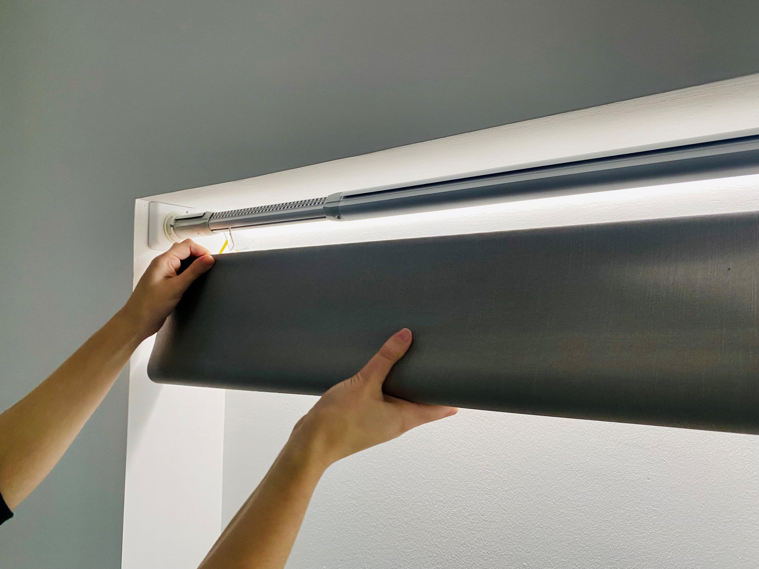 measured electric roller blind